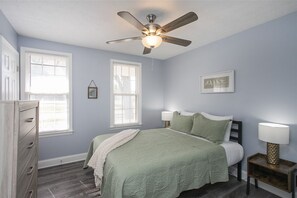 4 habitaciones, tabla de planchar con plancha, wifi y ropa de cama 