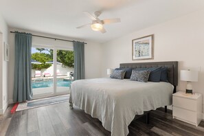 4 bedrooms, free WiFi, bed sheets - Game Room Walk to Beach King Beds Beach (Naples)