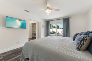 4 bedrooms, free WiFi, bed sheets - Game Room Walk to Beach King Beds Beach (Naples)