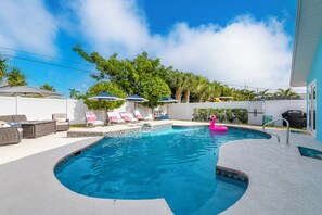 Outdoor pool - Game Room Walk to Beach King Beds Beach (Naples)