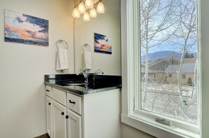 Interior - Quiet / River / Bike Bath (Salida)