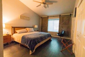 2 bedrooms, desk, WiFi, bed sheets - Lux Home MINS to NE Baptist Hospital & TPC San Antonio/ Sleeps 4 (San Antonio)