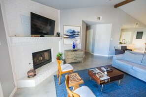 Smart TV - Lux Home MINS to NE Baptist Hospital & TPC San Antonio/ Sleeps 4 (San Antonio)