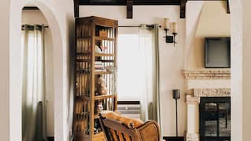 Smart TV, fireplace, offices, computer monitors