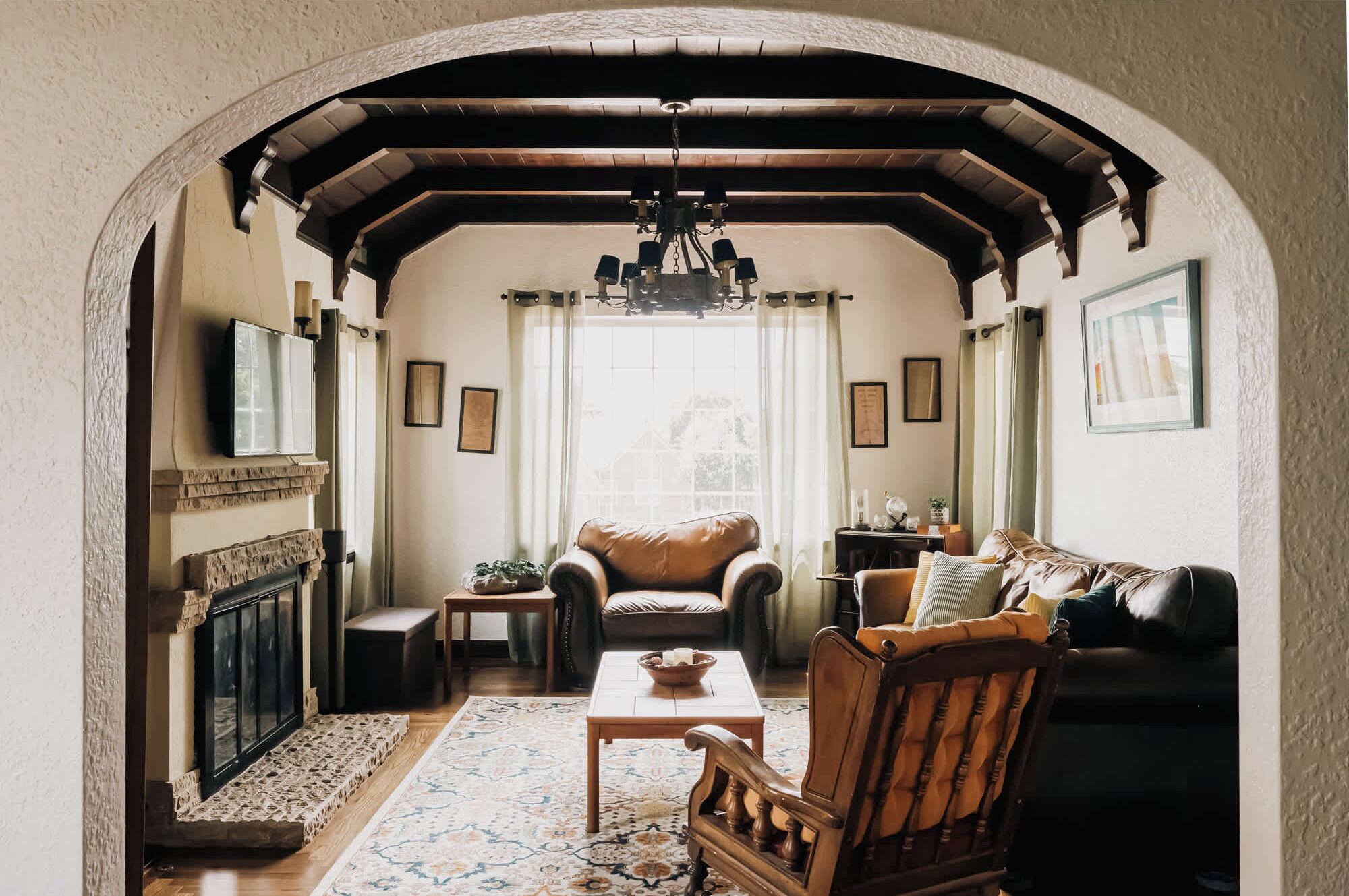 Smart TV, fireplace, offices, computer monitors