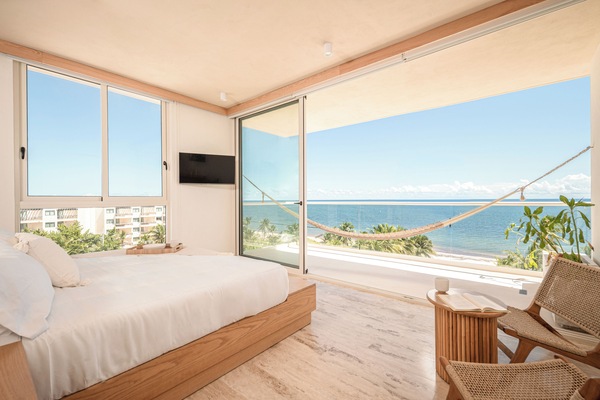 Premium bedding, memory foam beds, laptop workspace, WiFi (free)