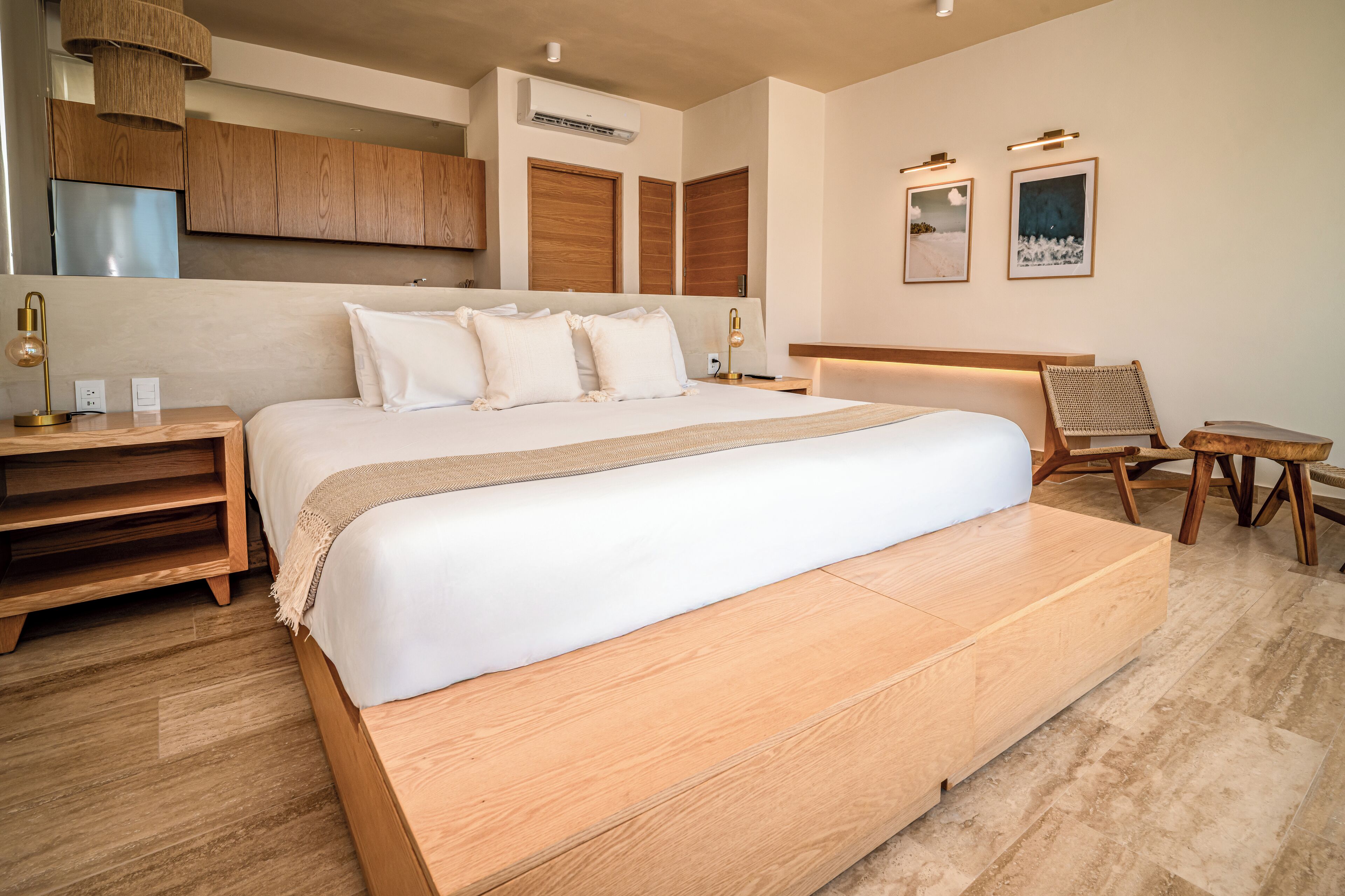 Estúdio superluxo, sacada, vista parcial para o oceano | Espaço de trabalho para notebook, Wi-Fi de cortesia