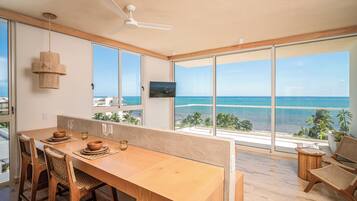 Espacio para trabajar con laptop y wifi gratis