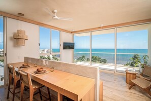 Laptopgeeigneter Arbeitsplatz, kostenloses WLAN