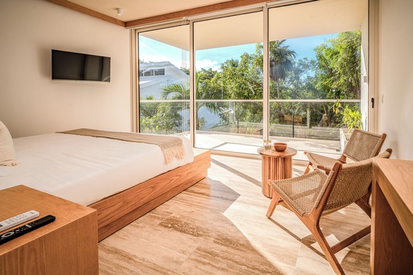Premium bedding, memory foam beds, laptop workspace, WiFi (free)
