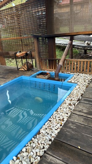 Outdoor spa tub - Mountain cabin, natural environment, Huequecura river tourist attractions (Santa barbara)