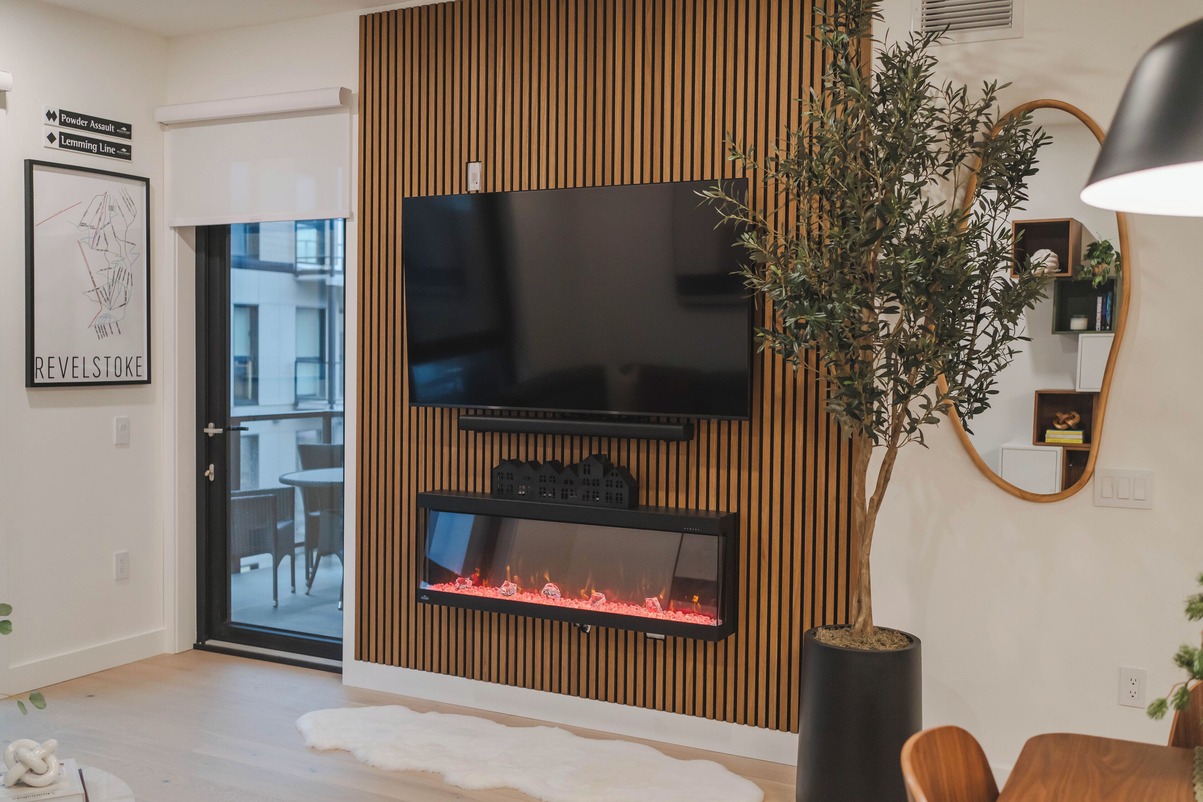 Revy Retreat (Unit 1405) | Living area