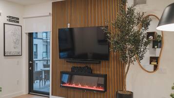 Revy Retreat (Unit 1405) | Living area