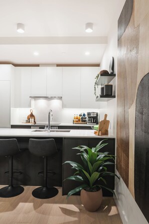 Kondo Deluks, pemandangan gunung | Dapur pribadi | Lemari es besar, microwave, oven, dan kompor