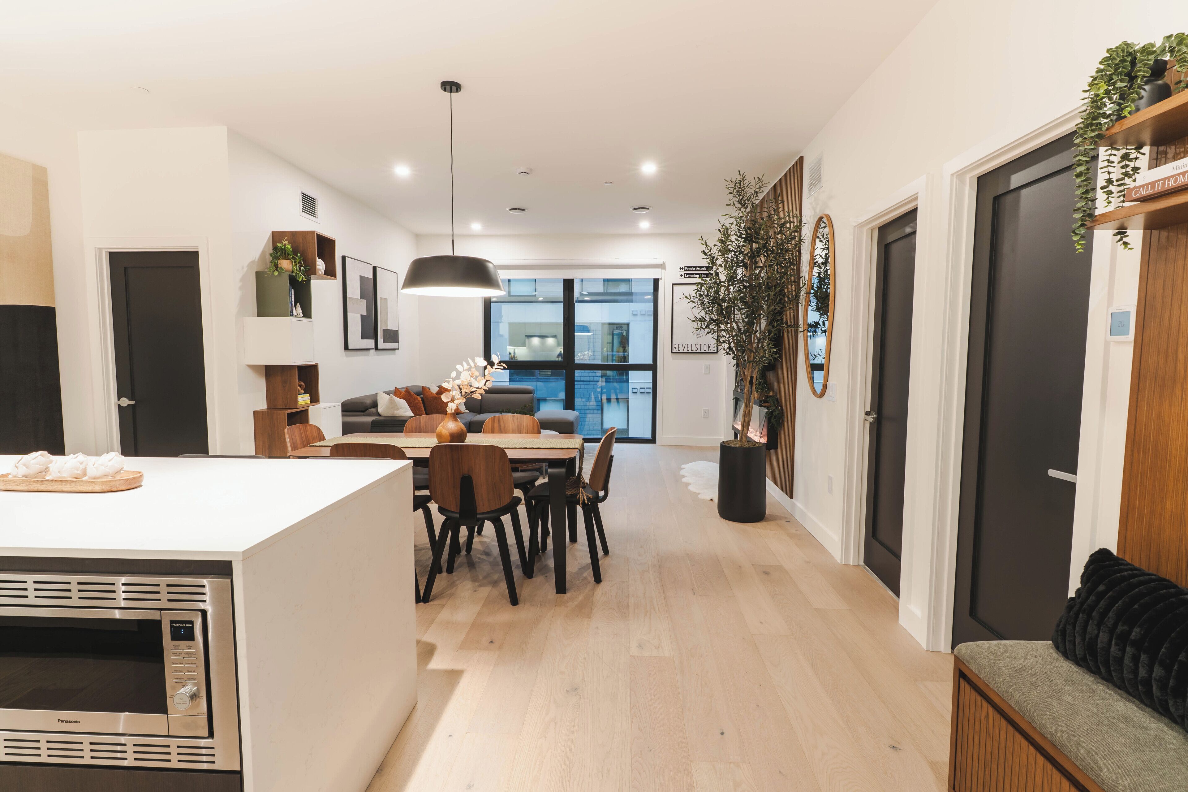 Revy Retreat (Unit 1405) | Living area