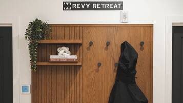 Revy Retreat (Unit 1405) | Living area