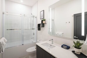 Revy Retreat (Unit 1405) | Bathroom - Revy Retreat (Revelstoke)