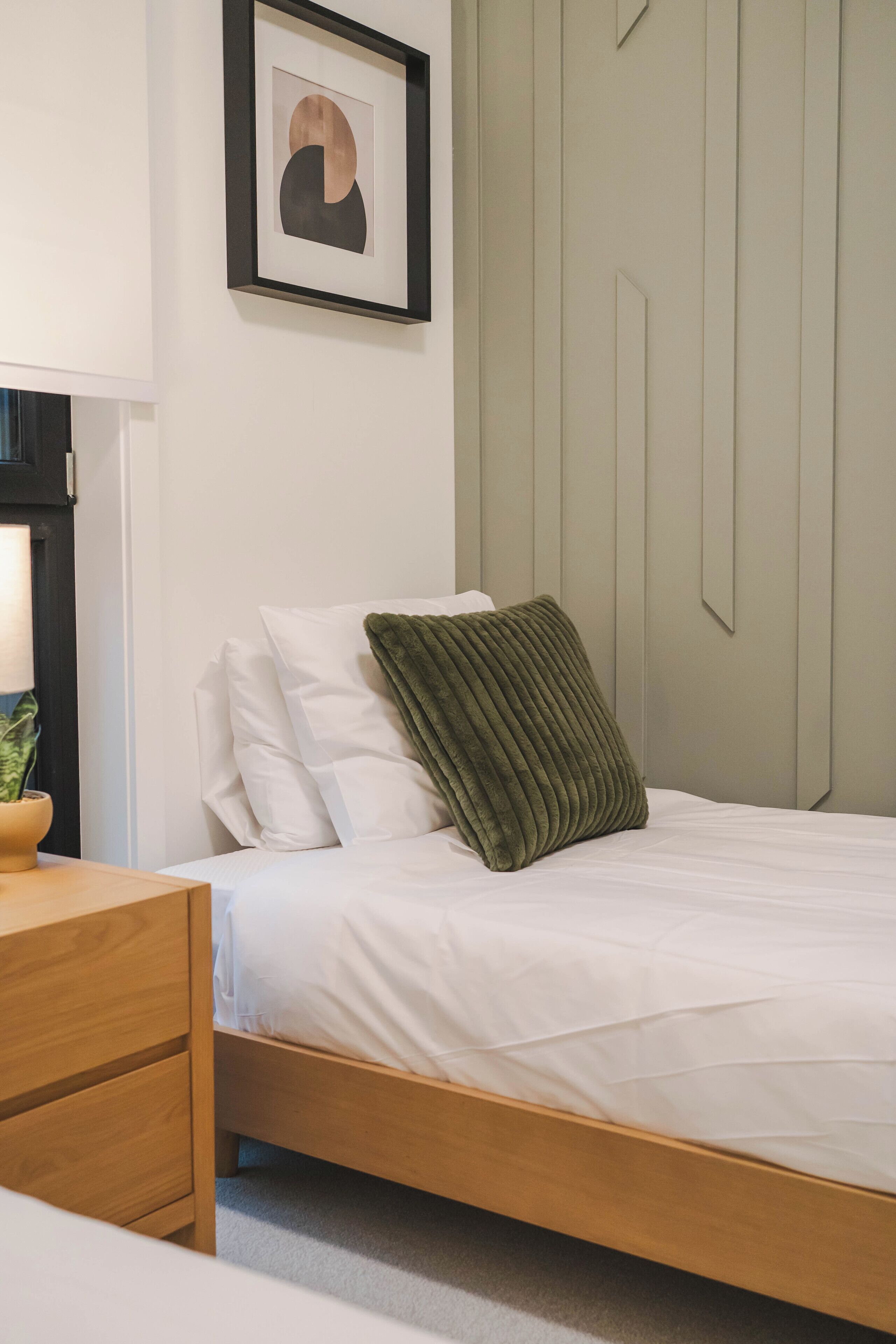 Revy Retreat (Unit 1405) | Free WiFi