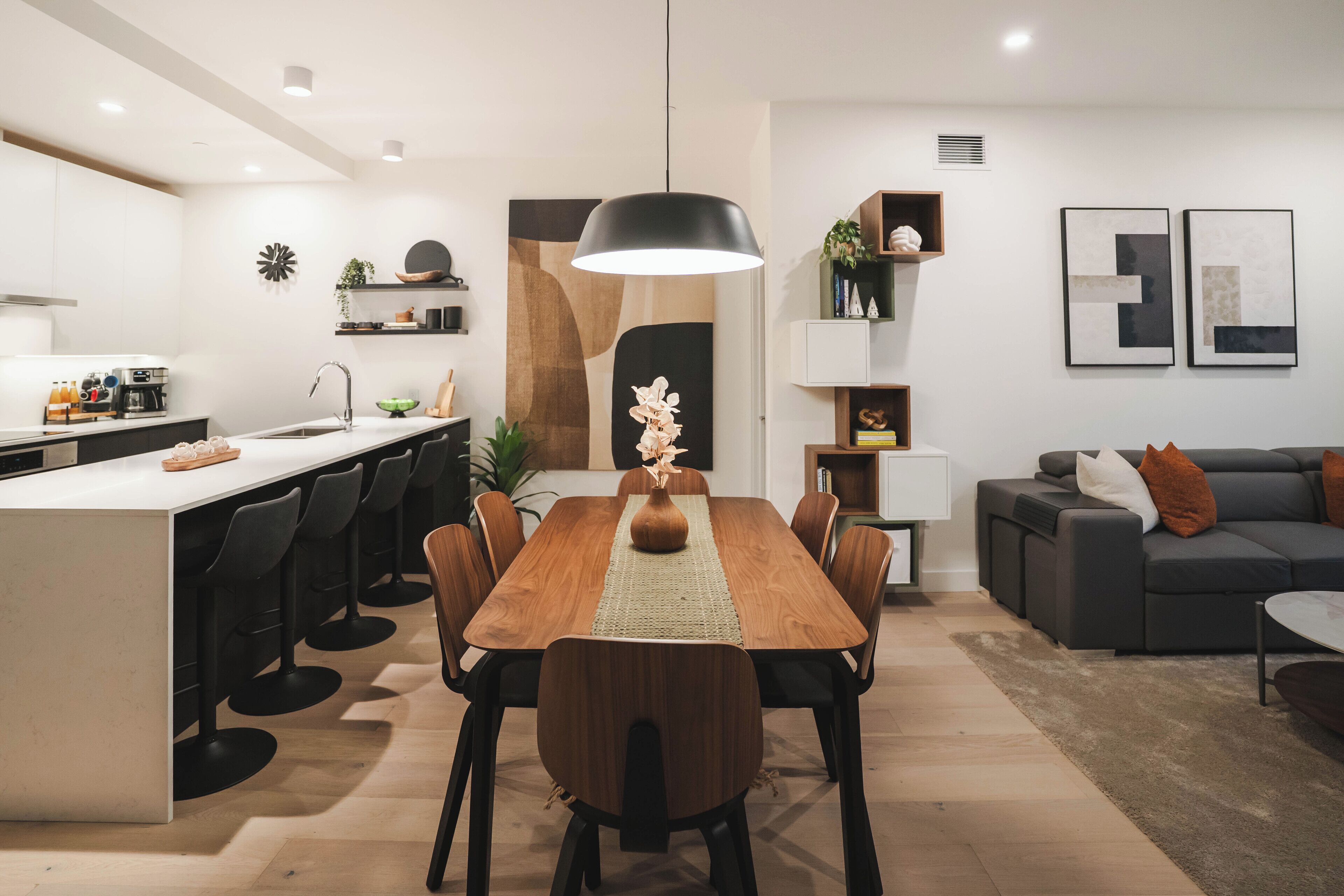Revy Retreat (Unit 1405) | In-room dining
