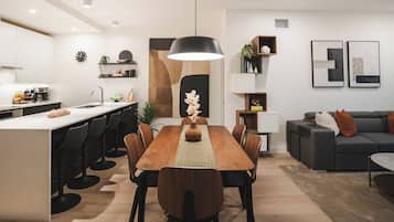 Revy Retreat (Unit 1405) | In-room dining