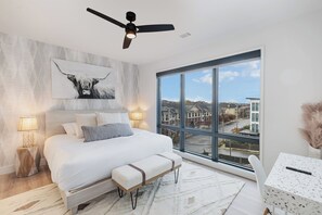 2 bedrooms, desk, iron/ironing board, WiFi - Modern West End Condo for 6, Shared Pool & Gym! (Nashville)