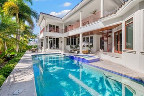Pool - Naples Waterfront House! Spacious 6-bedroom house in Aqualane Shores Naples (Naples)