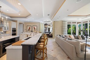 Interior - Naples Waterfront House! Spacious 6-bedroom house in Aqualane Shores Naples (Naples)