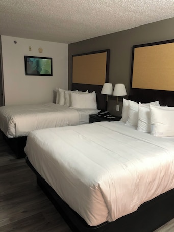 Double Room, 2 Queen Beds, Roll-in Shower, Non Smoking | Free WiFi, bed sheets