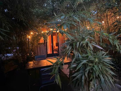 Romantic cabin with jacuzzi near the beach