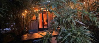 Romantic cabin with jacuzzi near the beach