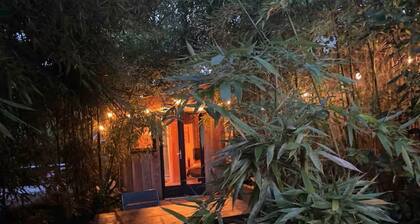 Romantic cabin with jacuzzi near the beach