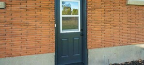 Exterior detail - Spacious fully equipped unit close to the river (St. Catharines)