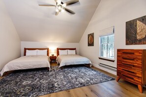 2 bedrooms, iron/ironing board, travel cot, free WiFi - Pet-Friendly Two Bedroom Cabin Outside Ligonier, Near Hiking and Skiing (Ligonier)