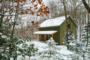 Exterior - Pet-Friendly Two Bedroom Cabin Outside Ligonier, Near Hiking and Skiing (Ligonier)