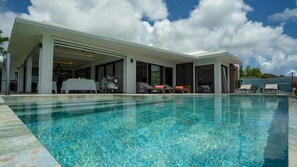 Pool - Superb villa with sea view and swimming pool - St François (Saint-François)