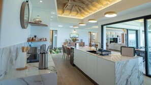 Fridge, microwave, oven, stovetop - Superb villa with sea view and swimming pool - St François (Saint-François)