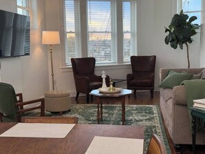 TV - The Lighthouse Loft with a View (Bay City)