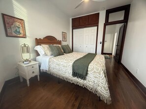 Strykjärn/strykbräda, wi-fi och sängkläder