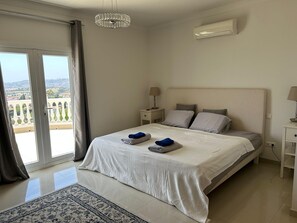 5 bedrooms, iron/ironing board, free WiFi, bed sheets - Breathtaking Andalusian Villa (Las Lagunas de Mijas)