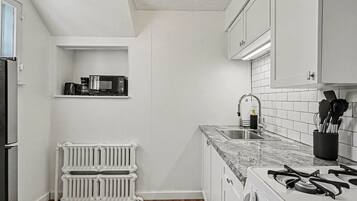 Microwave, oven, coffee/tea maker, cookware/dishes/utensils