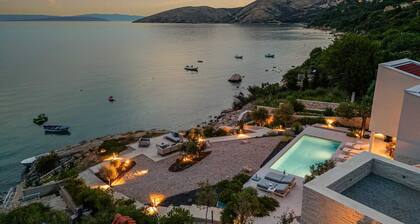 Luxusvilla Elvaya mit Pool