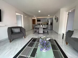 Smart TV - Condominio de 2 dormitorios y 2 baños, piscina y parrilla en Cabo San Lucas (Cabo San Lucas)