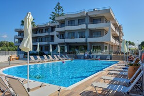 Seasonal outdoor pool - Ivory Serenity Hotel (Rhodes)