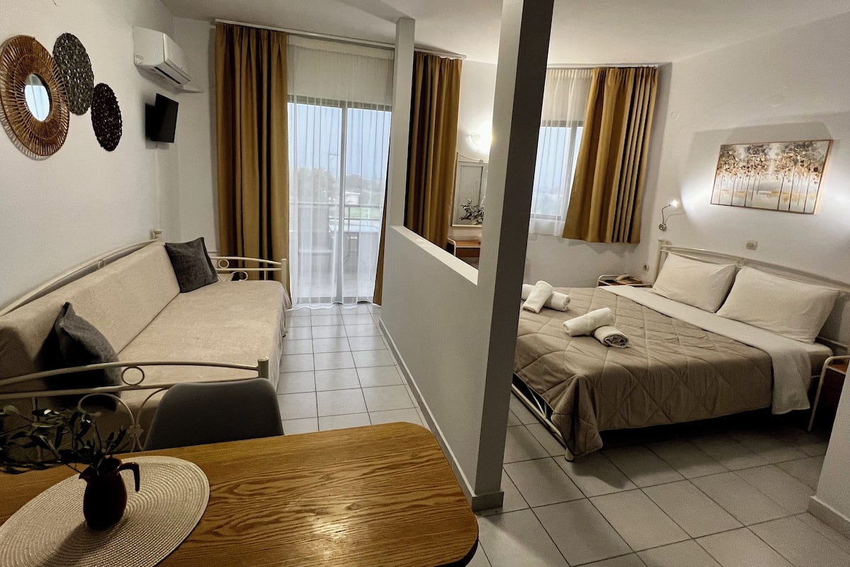 Superior Triple Room | Iron/ironing board, free WiFi