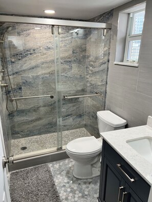 Towels, toilet paper - Cozy 1-bedroom condo in peaceful Hallandale Beach with AC (Hallandale Beach)