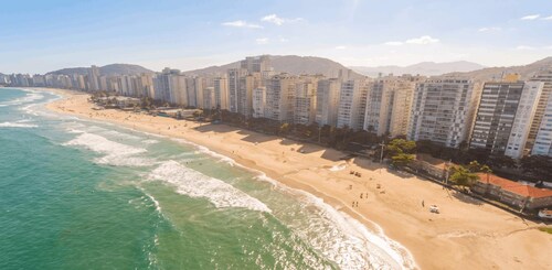 Apto no Guaruja com Vista a Praia de Pitangueiras