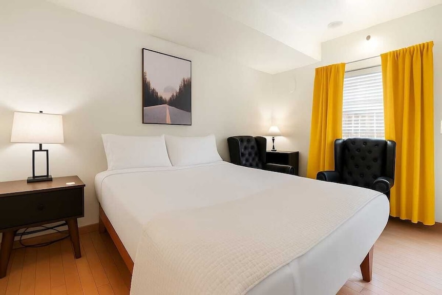 Hottubsaunacoldplunge| Luxury Downtown Suite A - Leavenworth, WA