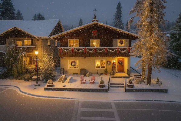 Exterior - Snowcreek-Downtown- Aspen - Hot Tub - Kitchenette (Leavenworth)