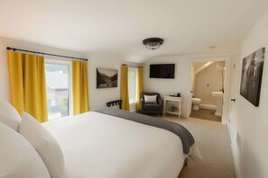 Iron/ironing board, WiFi, bed sheets - Downtown Suite  BnB - Fir | HotTub + Barrel Sauna (Leavenworth)