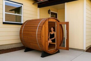Sauna - Downtown Suite  BnB - Fir | HotTub + Barrel Sauna (Leavenworth)